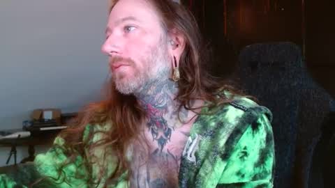 Snapshot of longhair021 chatting on 02-04-25, 09:20 longhair online show from 02-04-25, 09:20