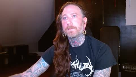 Snapshot of longhair021 chatting on 02-11-25, 01:31 longhair online show from 02-11-25, 01:31