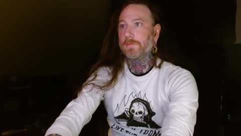 Snapshot of longhair021 chatting on 02-18-25, 02:05 longhair online show from 02-18-25, 02:05