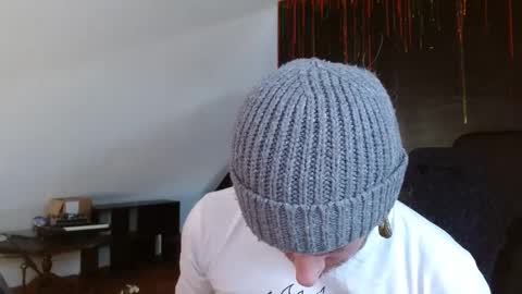 Snapshot of longhair021 chatting on 02-18-25, 08:03 longhair online show from 02-18-25, 08:03