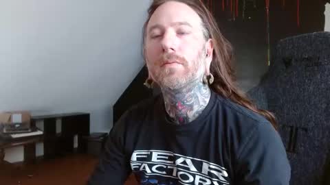 Snapshot of longhair021 chatting on 02-21-25, 04:37 longhair online show from 02-21-25, 04:37
