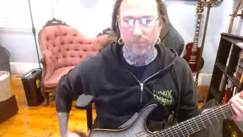 Snapshot of longhair021 chatting on 09-21-25, 02:40 longhair online show from 09-21-25, 02:40