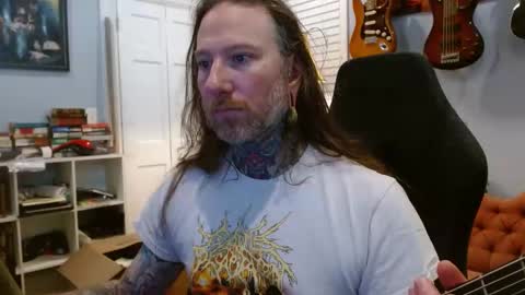 Snapshot of longhair021 chatting on 10-06-25, 07:11 longhair online show from 10-06-25, 07:11