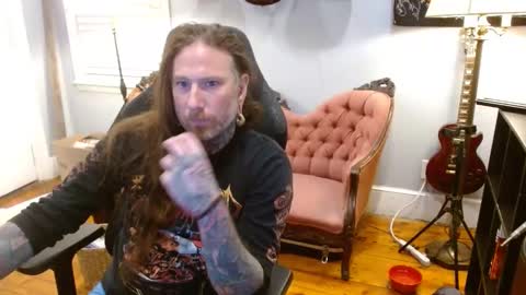 Snapshot of longhair021 chatting on 10-26-25, 10:58 longhair online show from 10-26-25, 10:58