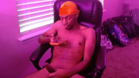 Snapshot of longknoxsteel chatting on 10-14-25, 11:33 LongKnoxSteel online show from 10-14-25, 11:33