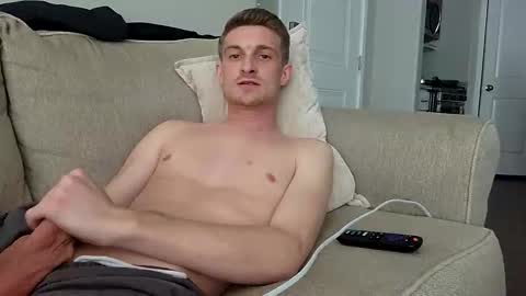 Snapshot of longroyaltyy chatting on 12-13-25, 10:37 longroyaltyy online show from 12-13-25, 10:37