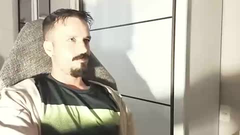 Snapshot of lookaz4010 chatting on 01-13-26, 12:32 Lucas online show from 01-13-26, 12:32