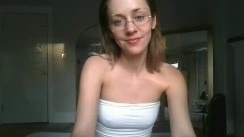 Snapshot of looking444love888 chatting on 09-09-25, 10:53 Elanor online show from 09-09-25, 10:53