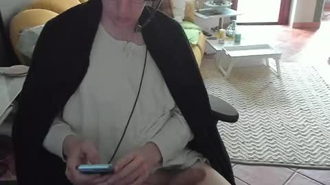 Snapshot of loomie chatting on 05-30-26, 09:17 loomie online show from 05-30-26, 09:17