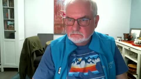 Snapshot of loop102 chatting on 04-11-26, 02:38 loop102 online show from 04-11-26, 02:38