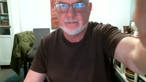 Snapshot of loop102 chatting on 06-06-26, 05:01 loop102 online show from 06-06-26, 05:01