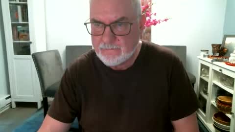 Snapshot of loop102 chatting on 06-08-26, 12:58 loop102 online show from 06-08-26, 12:58