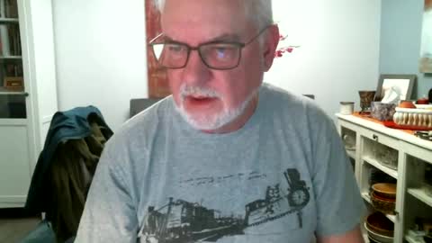 Snapshot of loop102 chatting on 07-18-26, 03:16 loop102 online show from 07-18-26, 03:16