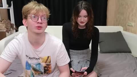 Jean and Isa right couple Mark and Eva left couple online show from 02-18-25, 09:10