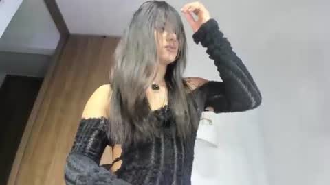 Snapshot of loovelymiia_ chatting on 06-13-26, 06:11 Mia Aniston online show from 06-13-26, 06:11
