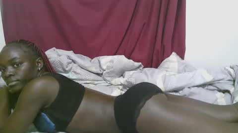 lora_amor online show from 09-19-25, 04:14