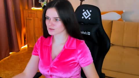 Lora Cain online show from 12-06-24, 02:38