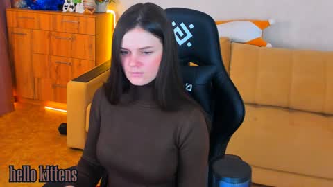 Lora Cain online show from 12-16-24, 03:22