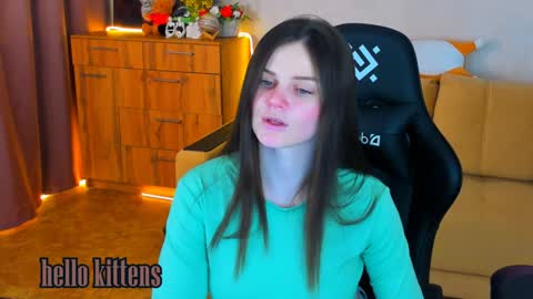 Lora Cain online show from 12-19-24, 03:08