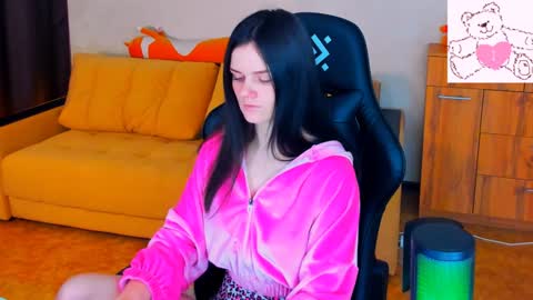 Lora Cain online show from 01-20-25, 05:26