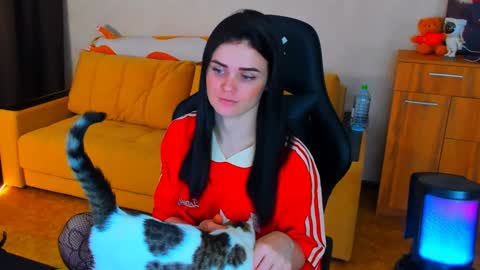 Lora Cain online show from 01-24-25, 03:34