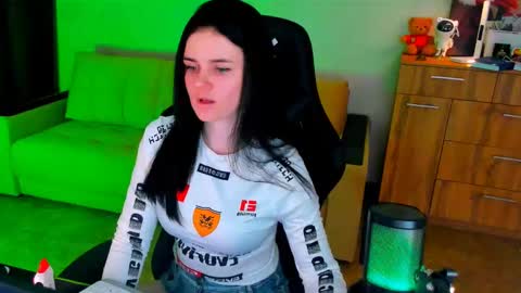 Lora Cain online show from 02-12-25, 03:27