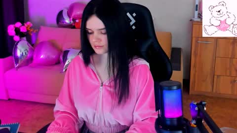 Lora Cain online show from 02-22-25, 02:19