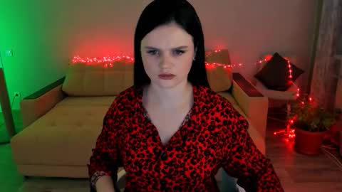 Lora Cain online show from 12-20-25, 12:23