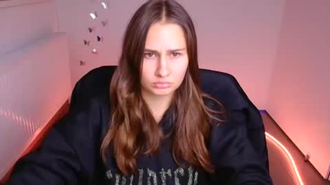 Snapshot of lora_kisses chatting on 10-10-25, 06:23 Lora online show from 10-10-25, 06:23