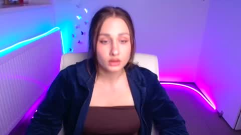 Snapshot of lora_kisses chatting on 10-17-25, 11:35 Lora online show from 10-17-25, 11:35