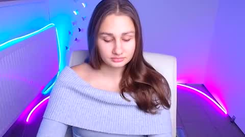 Snapshot of lora_kisses chatting on 10-18-25, 05:21 Lora online show from 10-18-25, 05:21