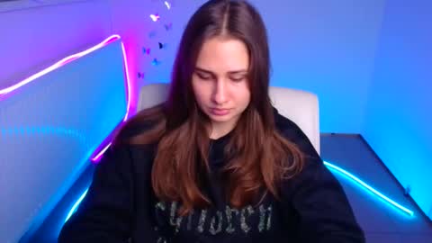 Snapshot of lora_kisses chatting on 10-24-25, 05:37 Lora online show from 10-24-25, 05:37