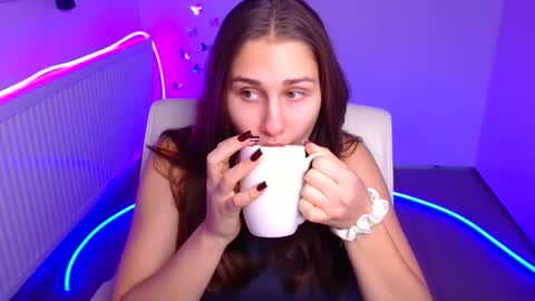 Snapshot of lora_kisses chatting on 10-25-25, 05:37 Lora online show from 10-25-25, 05:37