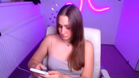 Snapshot of lora_kisses chatting on 10-30-25, 01:23 Lora online show from 10-30-25, 01:23