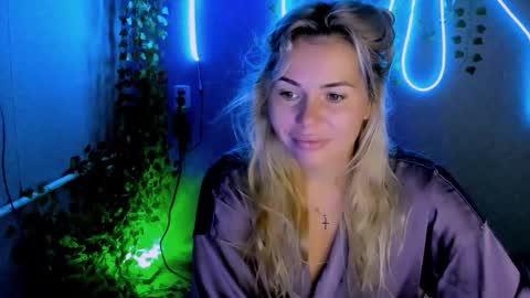 Lora online show from 09-12-25, 02:22