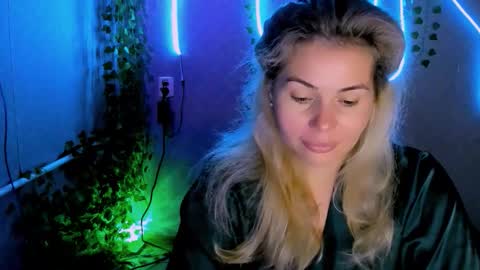 Lora online show from 09-16-25, 02:12