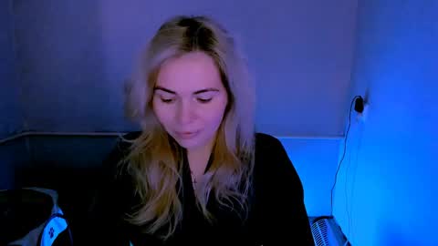 Lora online show from 04-17-26, 02:25