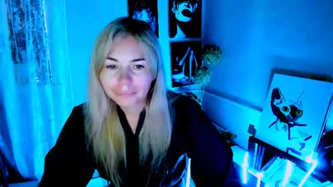 Lora online show from 07-31-26, 02:44