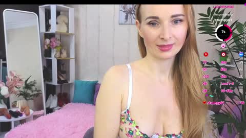 LoraColins online show from 01-23-25, 08:56