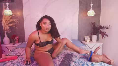 Snapshot of loraine_rios chatting on 04-25-26, 05:10 Loraine Rios online show from 04-25-26, 05:10