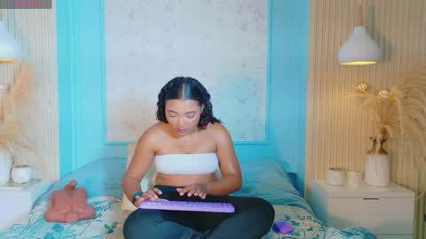 Snapshot of loraine_rios chatting on 05-20-26, 04:51 Loraine Rios online show from 05-20-26, 04:51