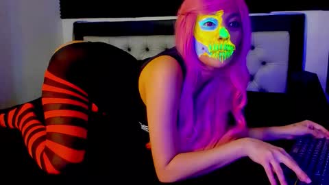 Lore Depp online show from 10-27-25, 04:05