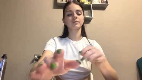 Olivia online show from 09-18-25, 01:13