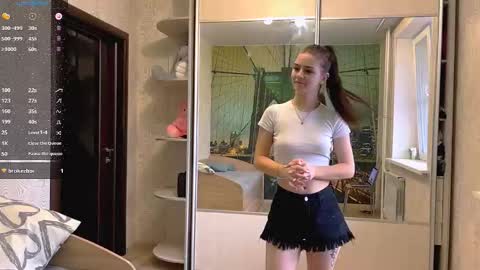 Olivia online show from 10-29-25, 03:31