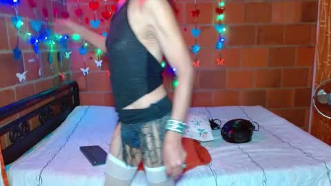 Snapshot of lorenacapelli chatting on 02-15-25, 10:11 Lorena Capelli online show from 02-15-25, 10:11