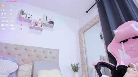 Snapshot of lorennahernandez chatting on 10-10-25, 11:31 Lorena online show from 10-10-25, 11:31