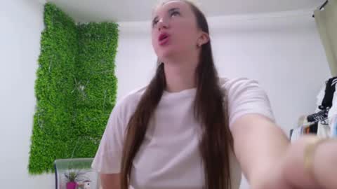 Amelia online show from 02-17-25, 08:04