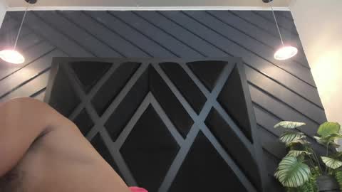 Snapshot of lorenzo_walker_ chatting on 01-17-25, 11:29 L O R E N Z O Thumbs Up help online show from 01-17-25, 11:29