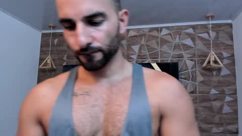 Snapshot of lorenzo_walker_ chatting on 01-29-25, 05:24 L O R E N Z O Thumbs Up help online show from 01-29-25, 05:24