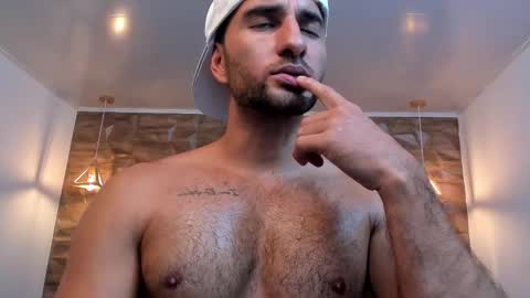 Snapshot of lorenzo_walker_ chatting on 02-10-25, 08:21 L O R E N Z O Thumbs Up help online show from 02-10-25, 08:21